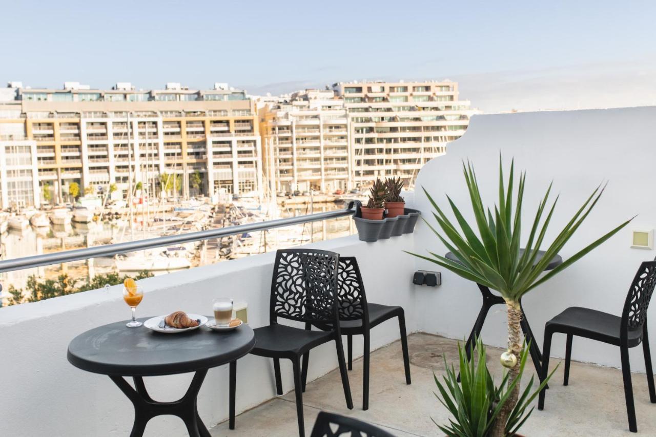 Privilege Suite Pieta Bagian luar foto