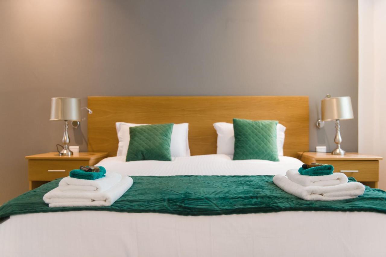 Privilege Suite Pieta Bagian luar foto