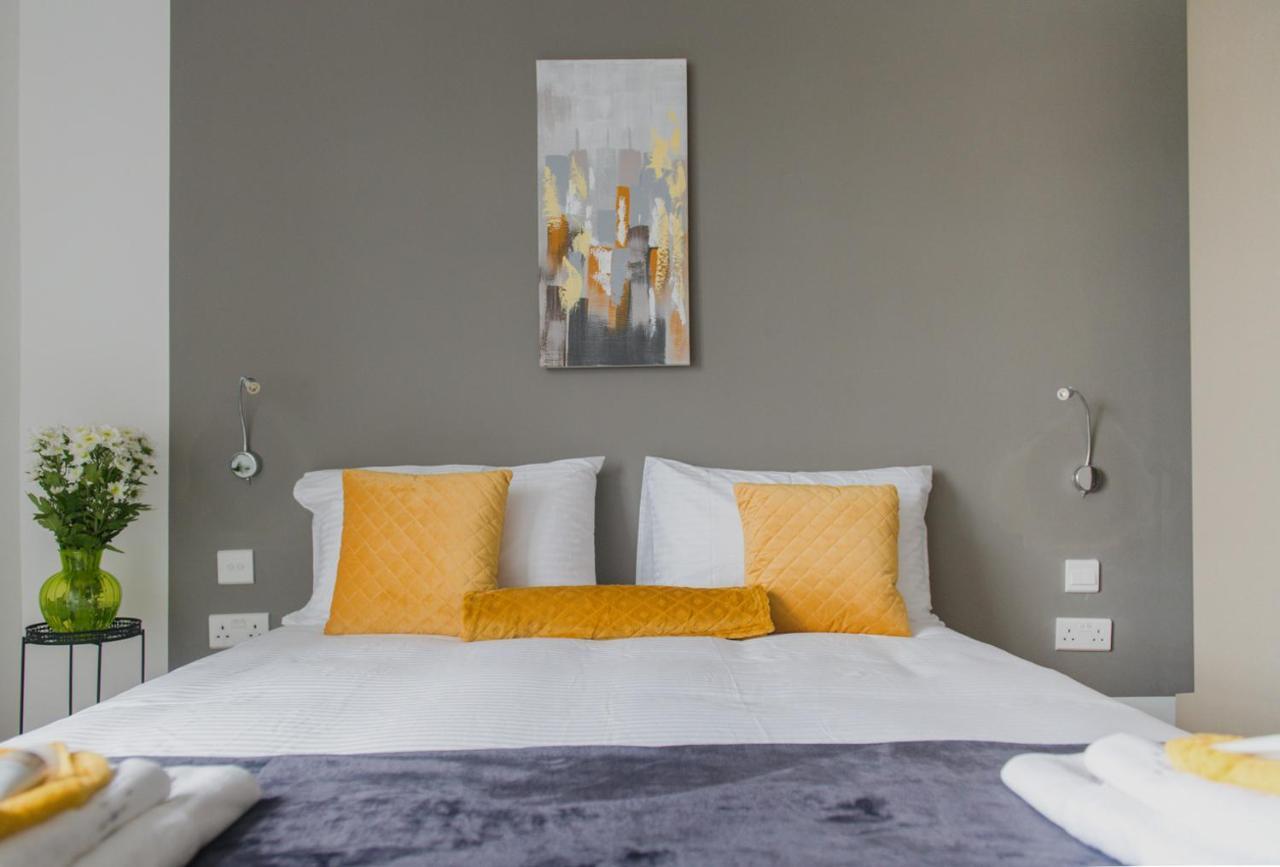 Privilege Suite Pieta Bagian luar foto