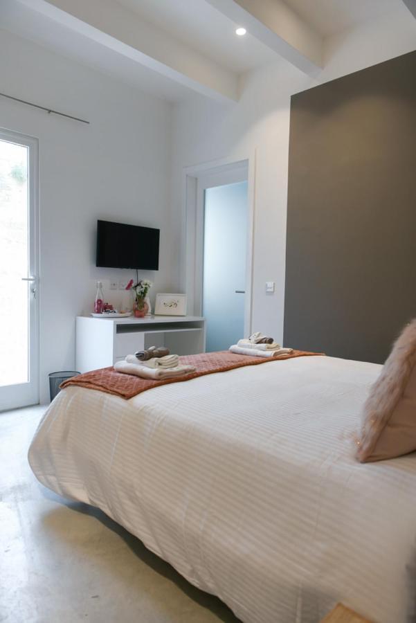Privilege Suite Pieta Bagian luar foto
