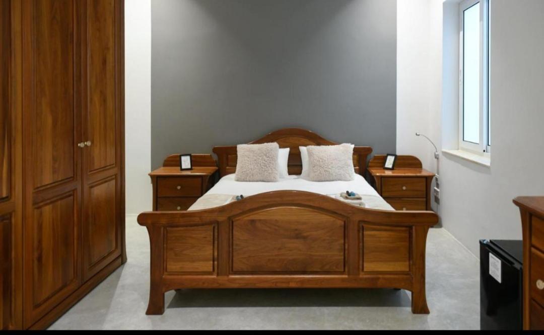 Privilege Suite Pieta Bagian luar foto